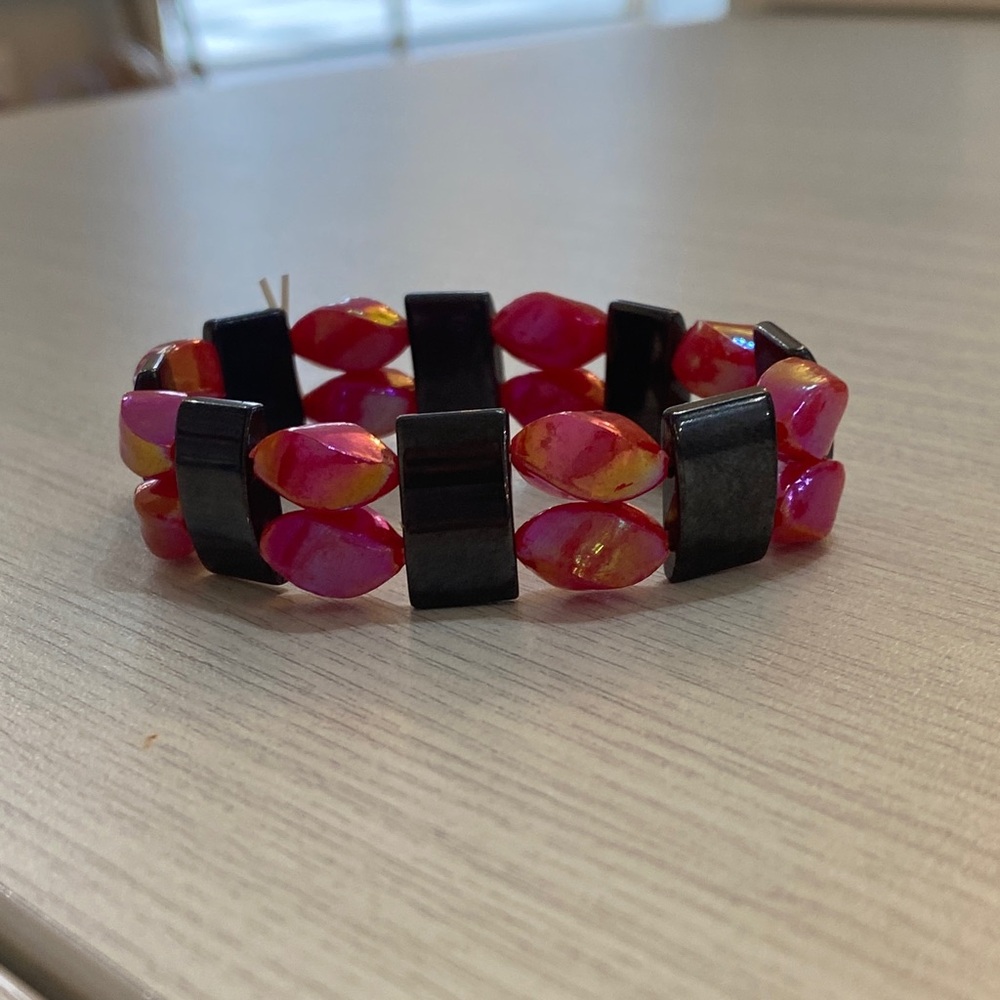 Elegant Black and Pink Beaded Bracelet